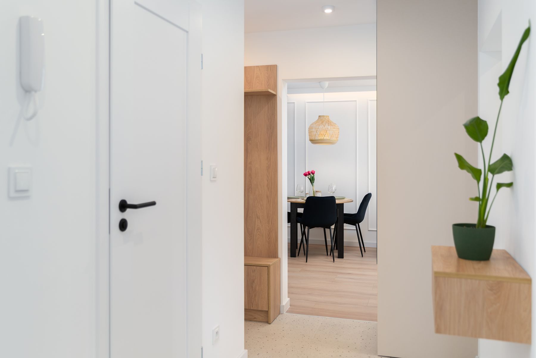 Bright corner two-bedroom near the beach