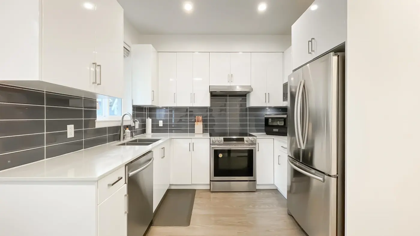 3-bedroom townhouse in McLennan North — photo 3