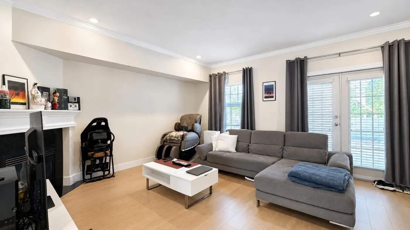 3-bedroom townhouse in Steveston North — photo 2