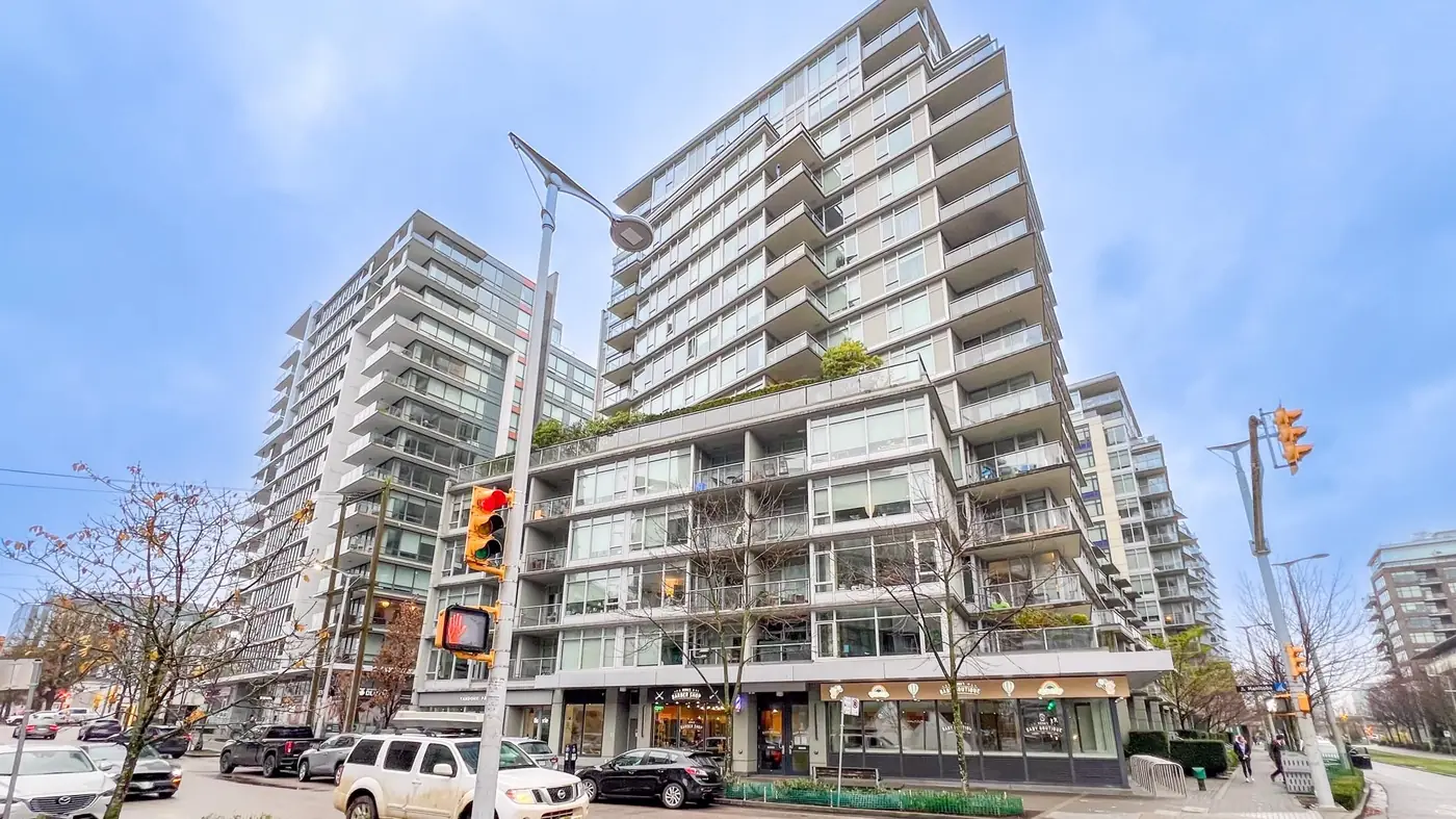 Retail unit in False Creek — photo 1