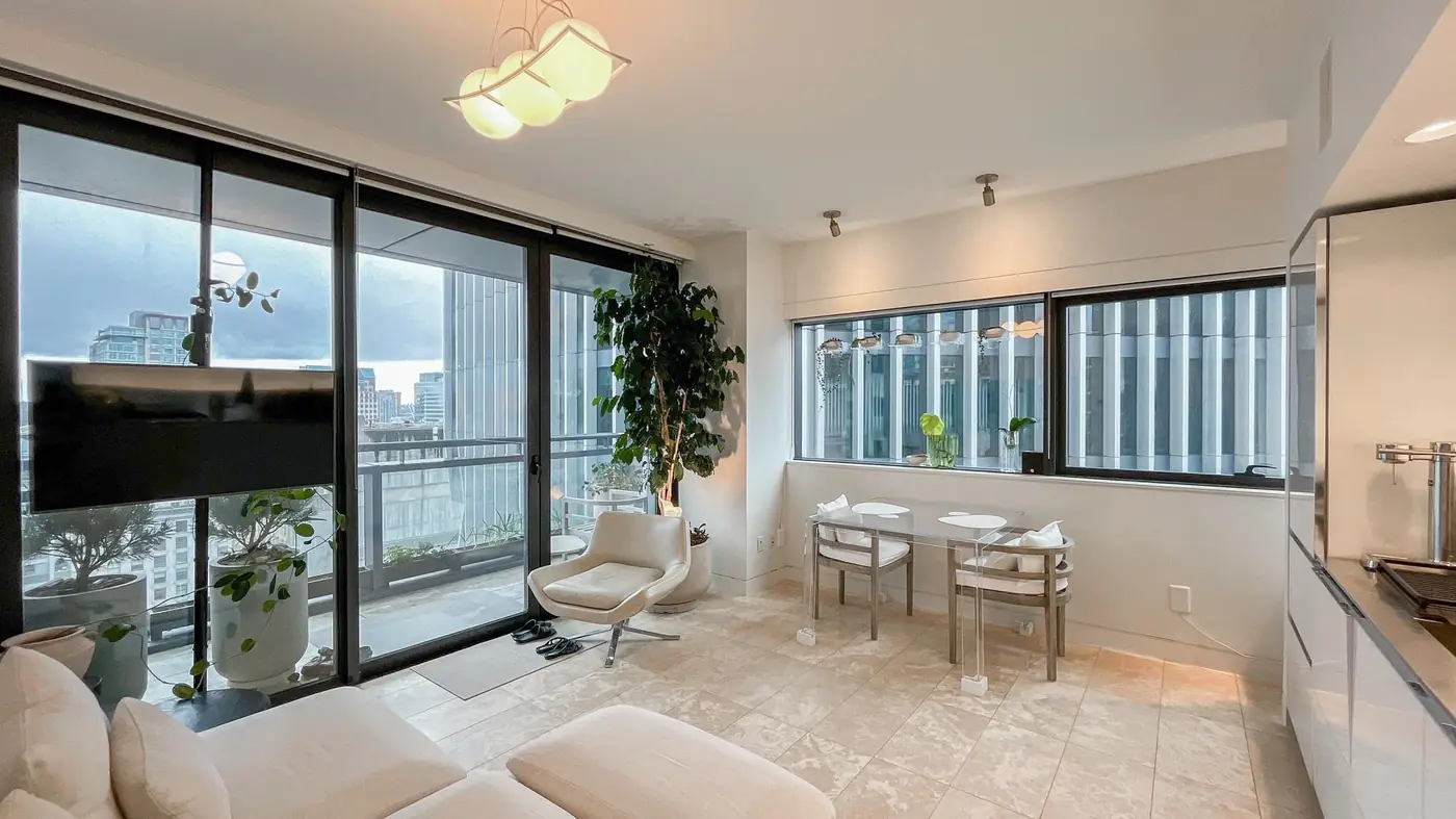 2-bedroom condo in Downtown — photo 1