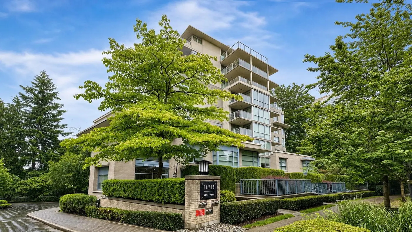 3-bedroom condo in Simon Fraser Univer. — photo 1