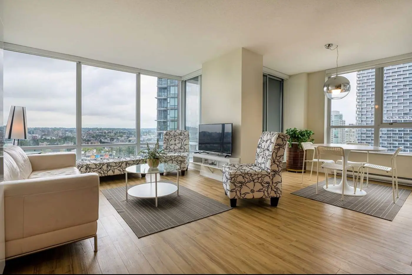 2-bedroom condo in Yaletown — photo 1