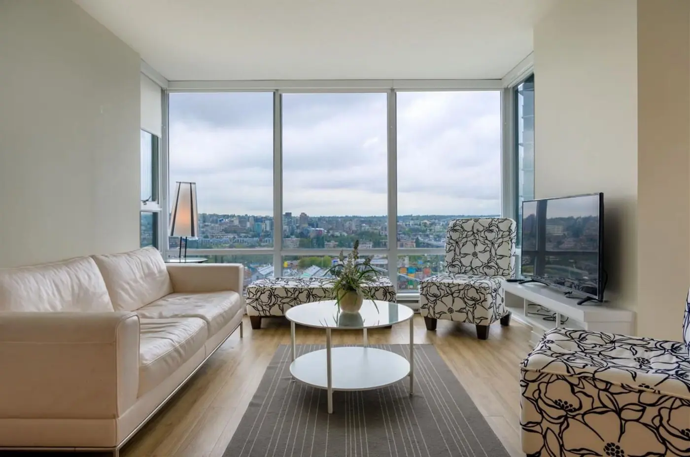 2-bedroom condo in Yaletown — photo 3