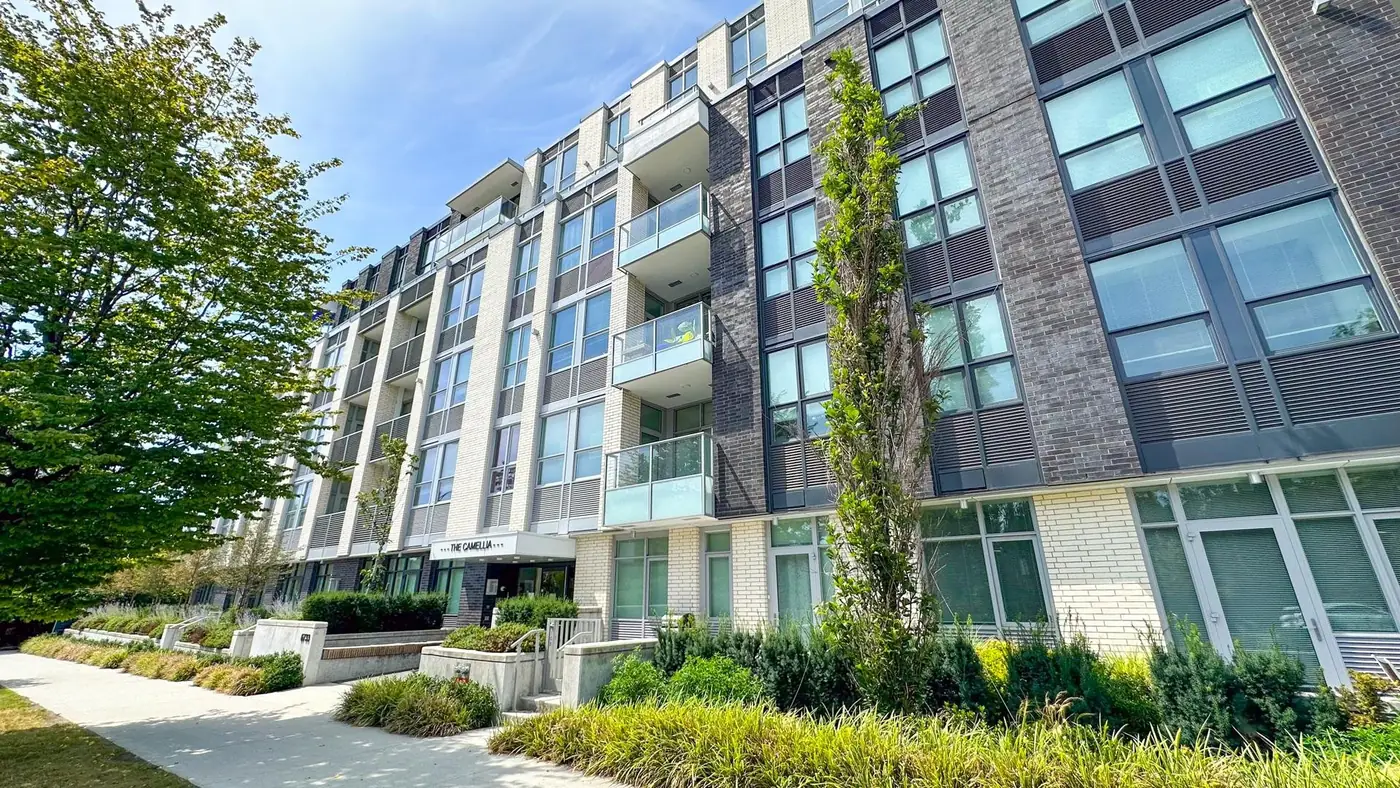 3-bedroom condo in South Cambie — photo 1