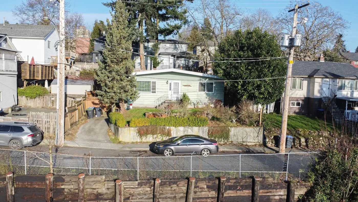 3-bedroom house in Uptown — photo 3