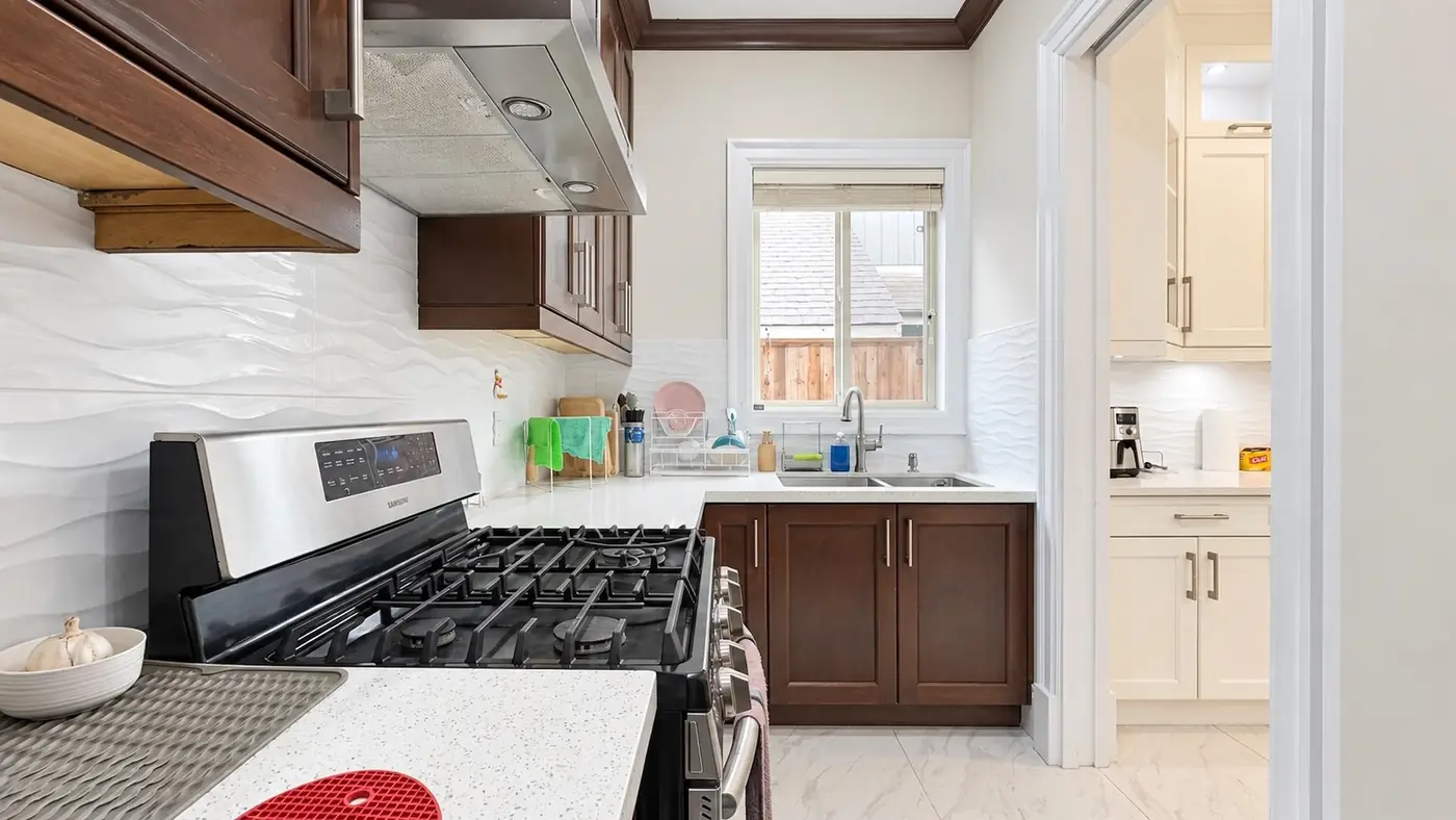 8-bedroom house in Woodwards — photo 3