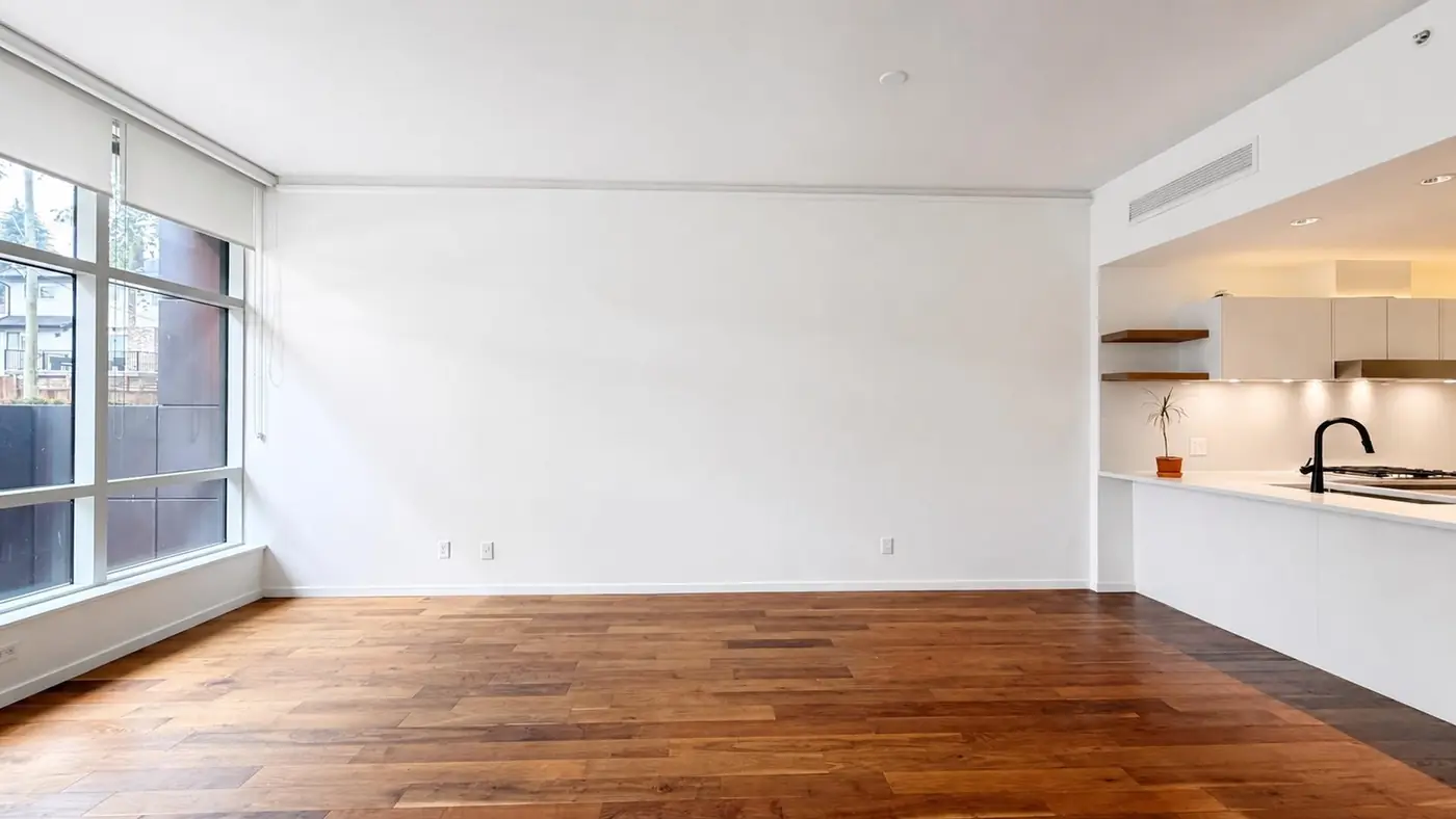 4-bedroom townhouse in S.W. Marine — photo 3